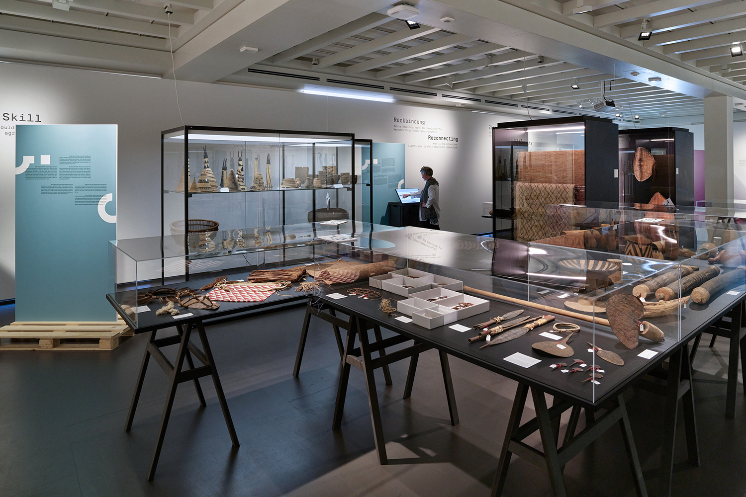 Blick in die Ausstellung "Hochzeitsreise?"