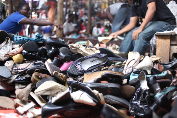 Good quality and modest price: Street vendors and consumers look for second-hand clothes and shoes in Dar es Salaam`s Karume Market. Photo: Link Reuben 2016.